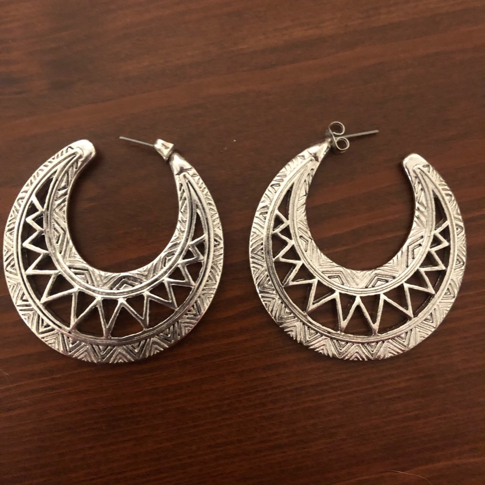 Silver color half-moon tribal crescent earrings 🖤